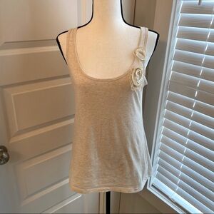 Old Navy|| Tan/cream scoop neck tank top with flower accent